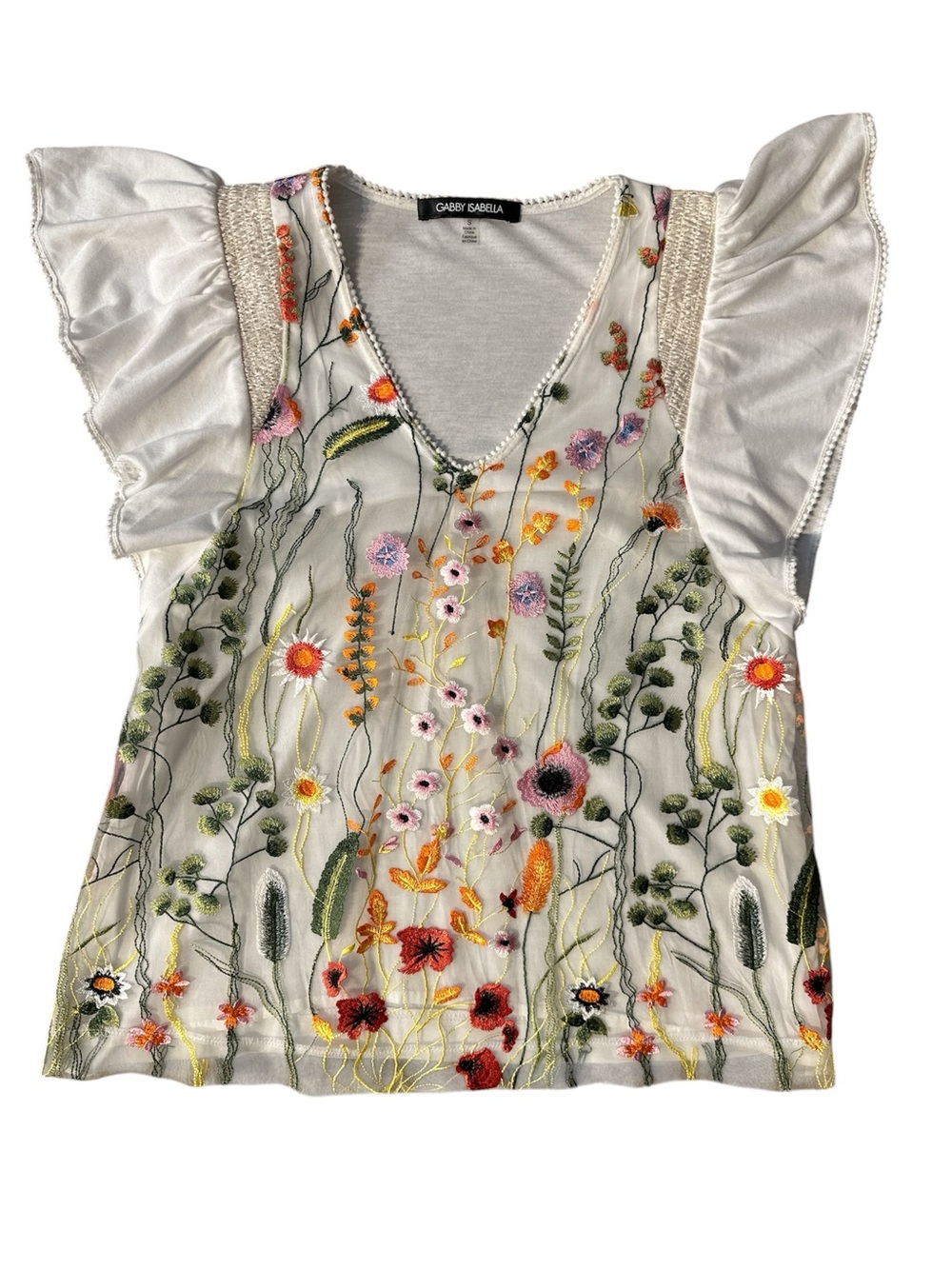 Gabby Isabella White Embroidered Floral Top w/ Flutter Sleeves. Small. 40” Bust